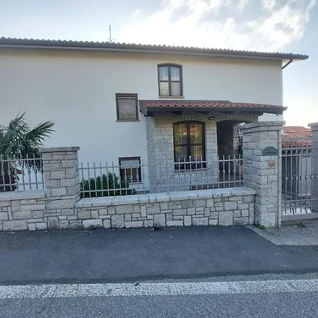 Apartma Mila *